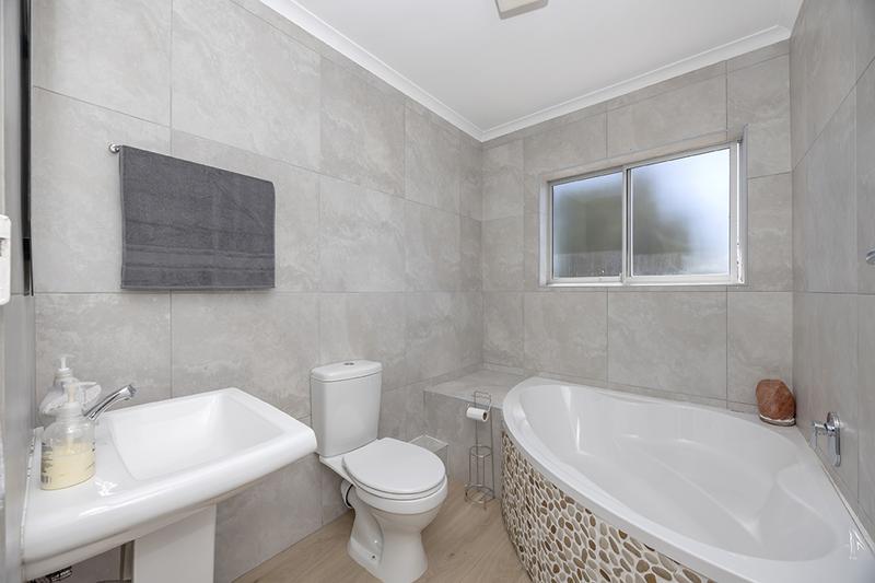 3 Bedroom Property for Sale in Bloubergrant Western Cape